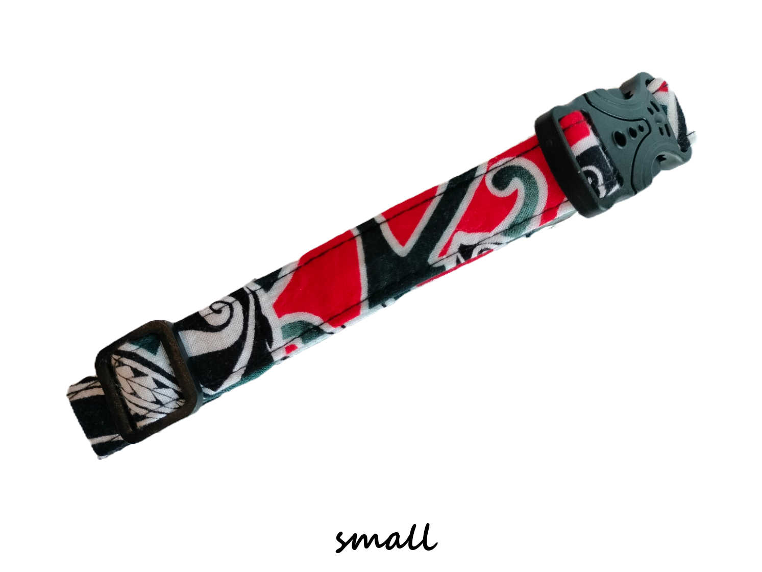 Kuri Pai Dress Collar, size small, shown clasped