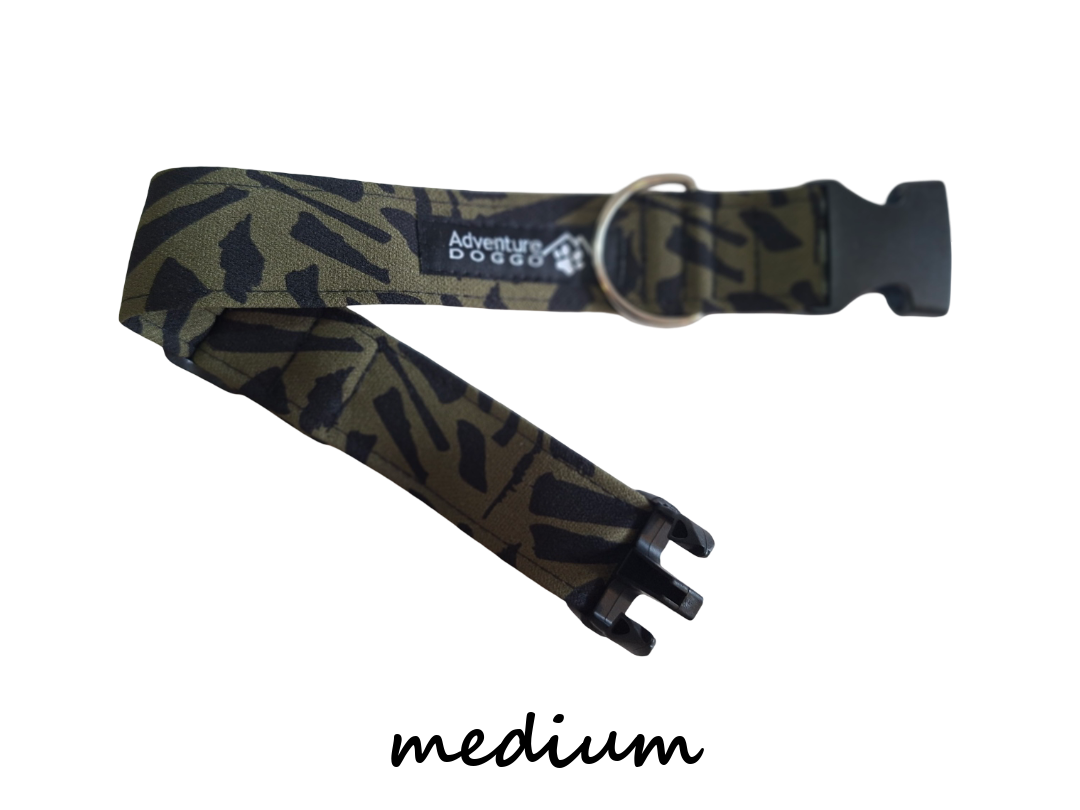 Jungle Army Dress Collar. Size medium. Shown unclasped.